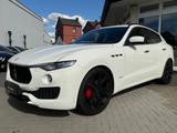 Maserati Levante GranLusso SQ4 Pano Vollausstattung - Maserati Levante: Granlusso