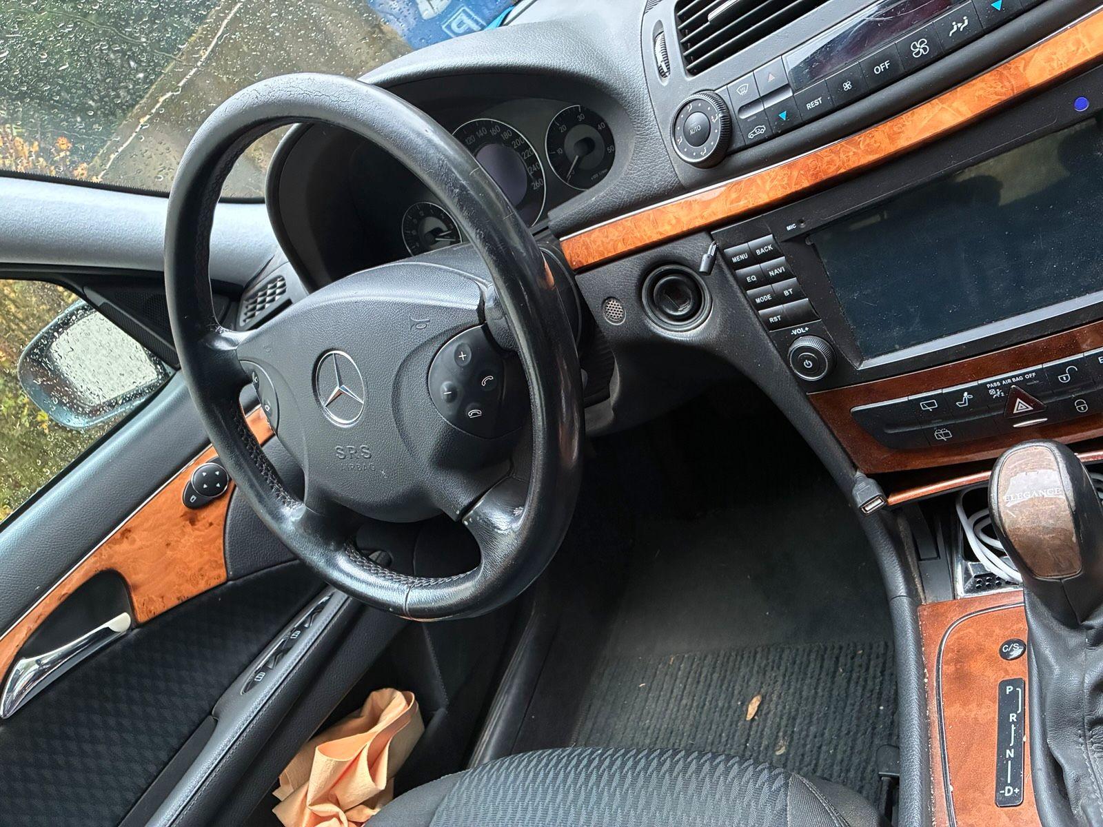 Mercedes-Benz E220 2005 — photo 9