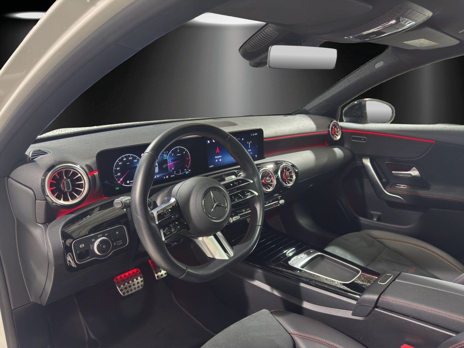 Fahrzeugabbildung Mercedes-Benz A 180d AMG Pano MULTIBEAM KeyGO NIGHT Kamera