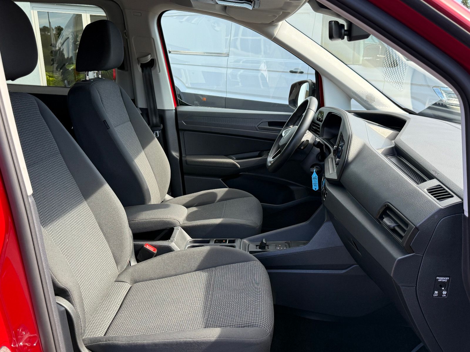 Fahrzeugabbildung Volkswagen Caddy California Maxi DSG ACC AHK LED Kam Sthz