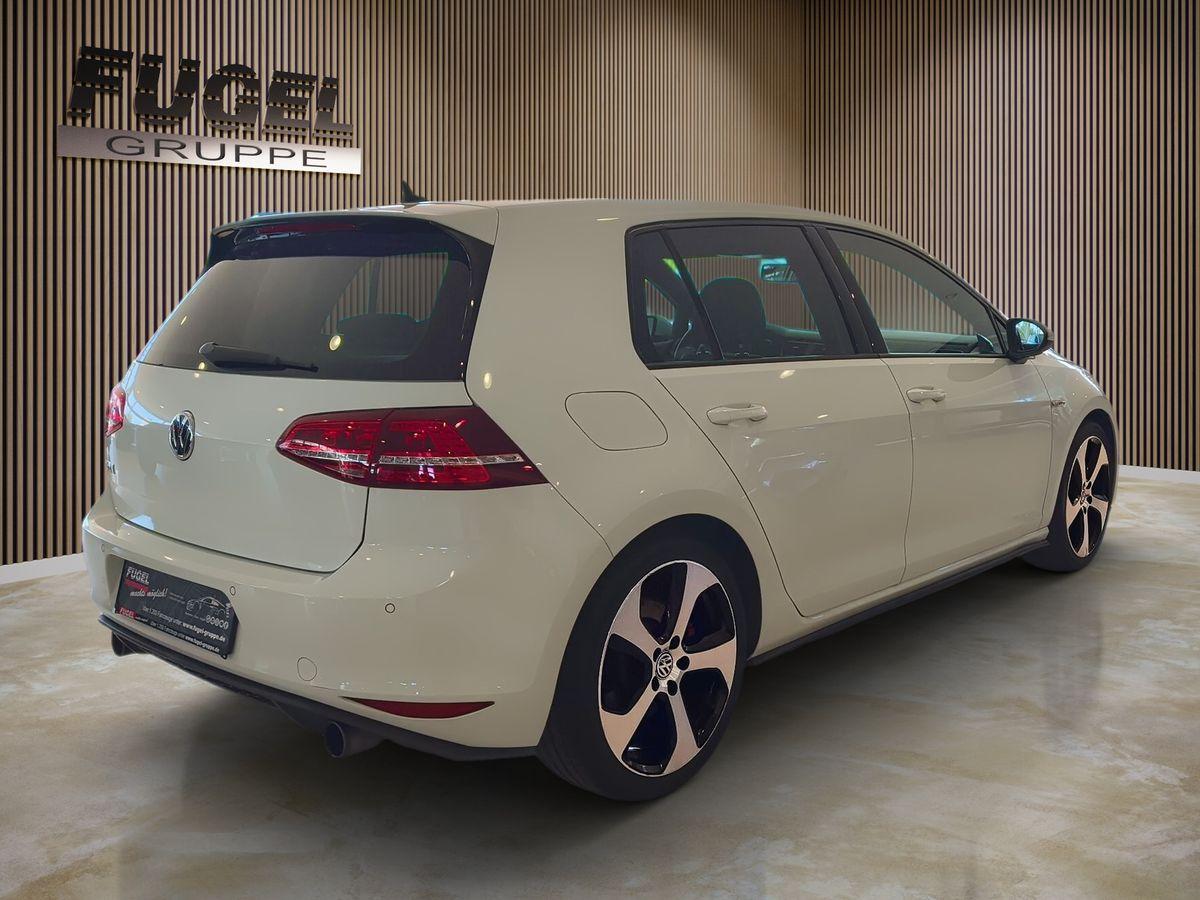 Volkswagen Golf 7 GTI 220 ch • 5 portes • Boîte manuelle 6 • GPS • Xénon • 18"