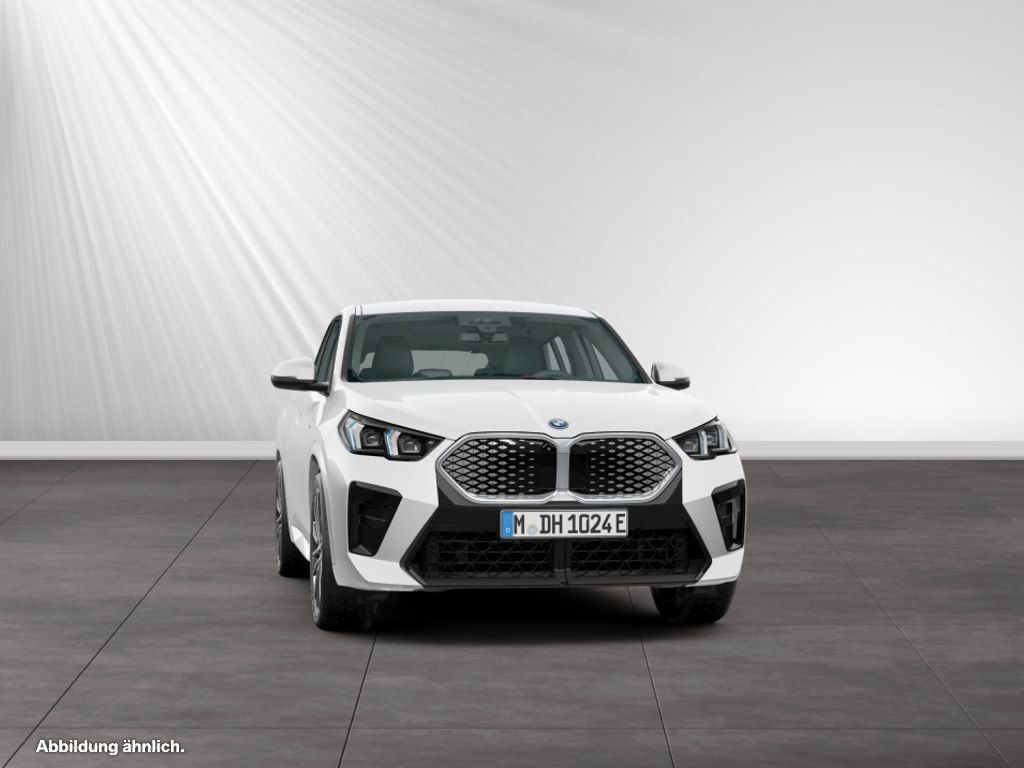 BMW iX2 - Bild 13