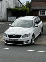 Skoda Octavia Combi Elegance AUTOMATIK - Skoda Octavia mit Diesel-Antrieb: Elegance