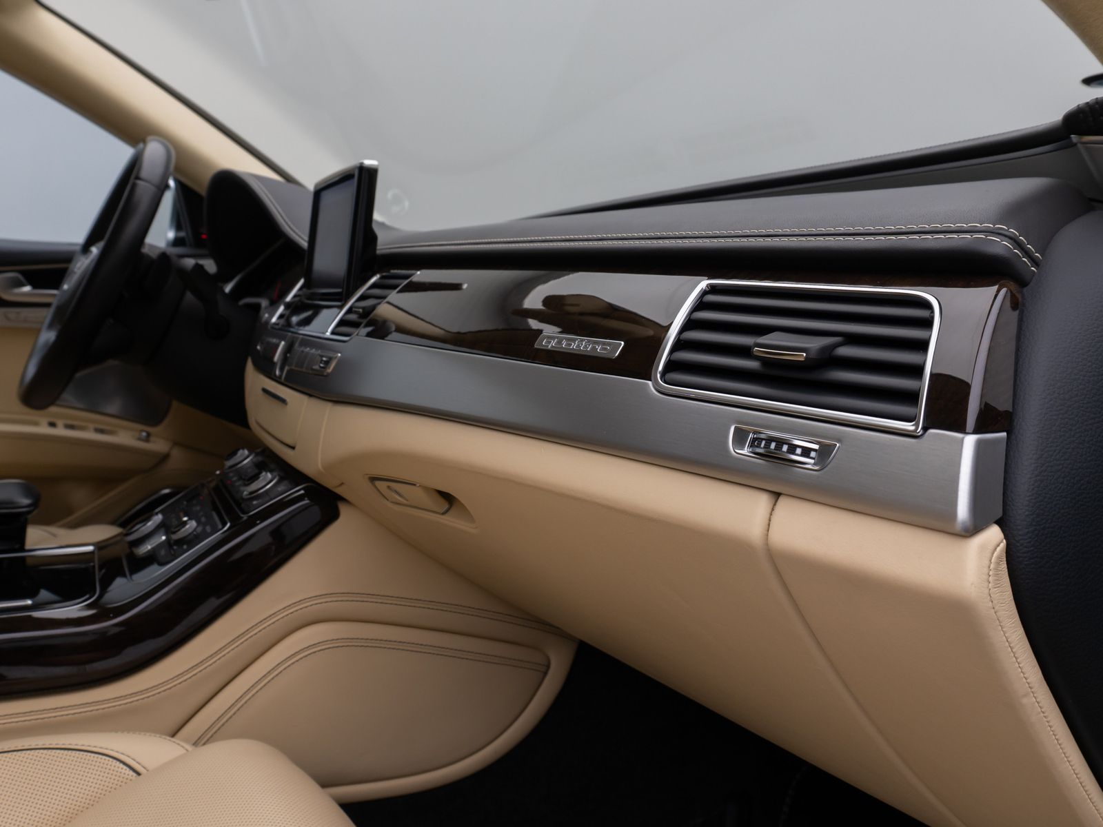 Fahrzeugabbildung Audi A8 W12 Lang Chauffeur GSD B&O Keramik TV Voll