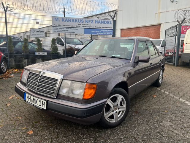 Mercedes-Benz 220 E 124 Automatik 3.Hand Schiebedach Oldtimer