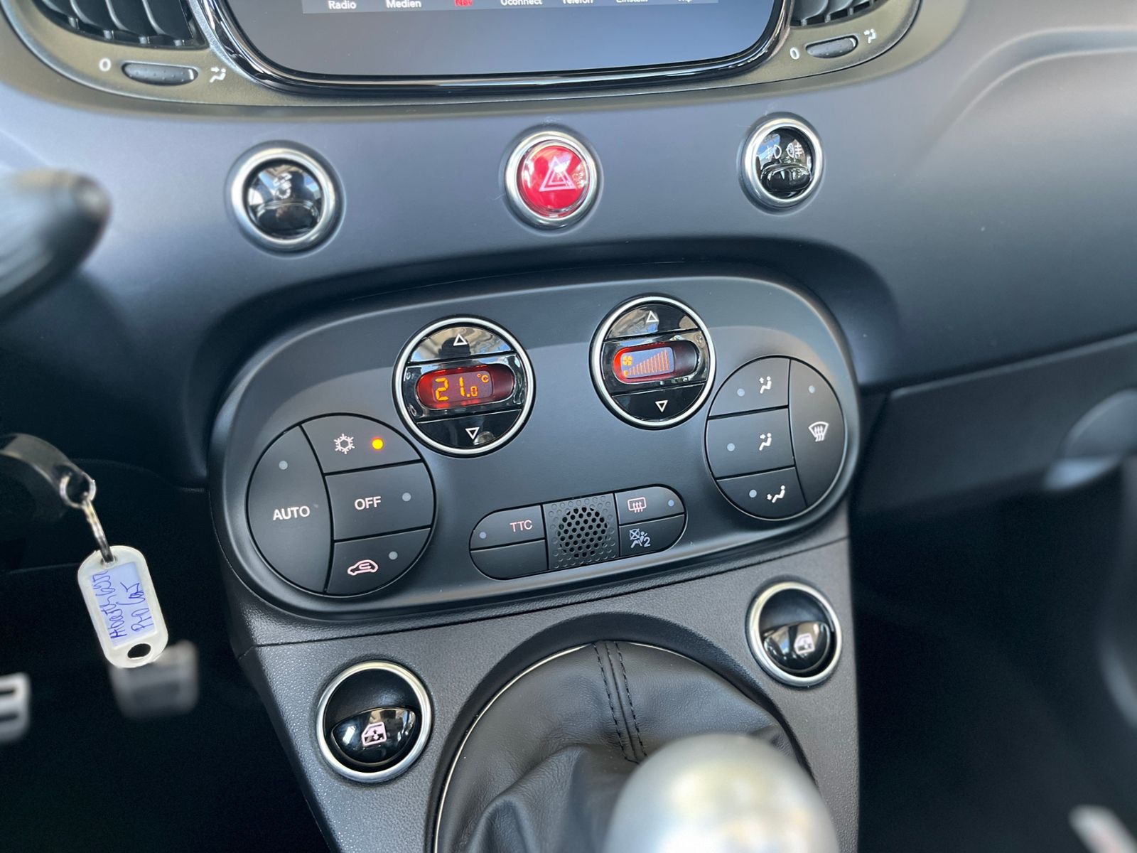 Fahrzeugabbildung Abarth 695C Turismo  LEDER NAV DAB PDC