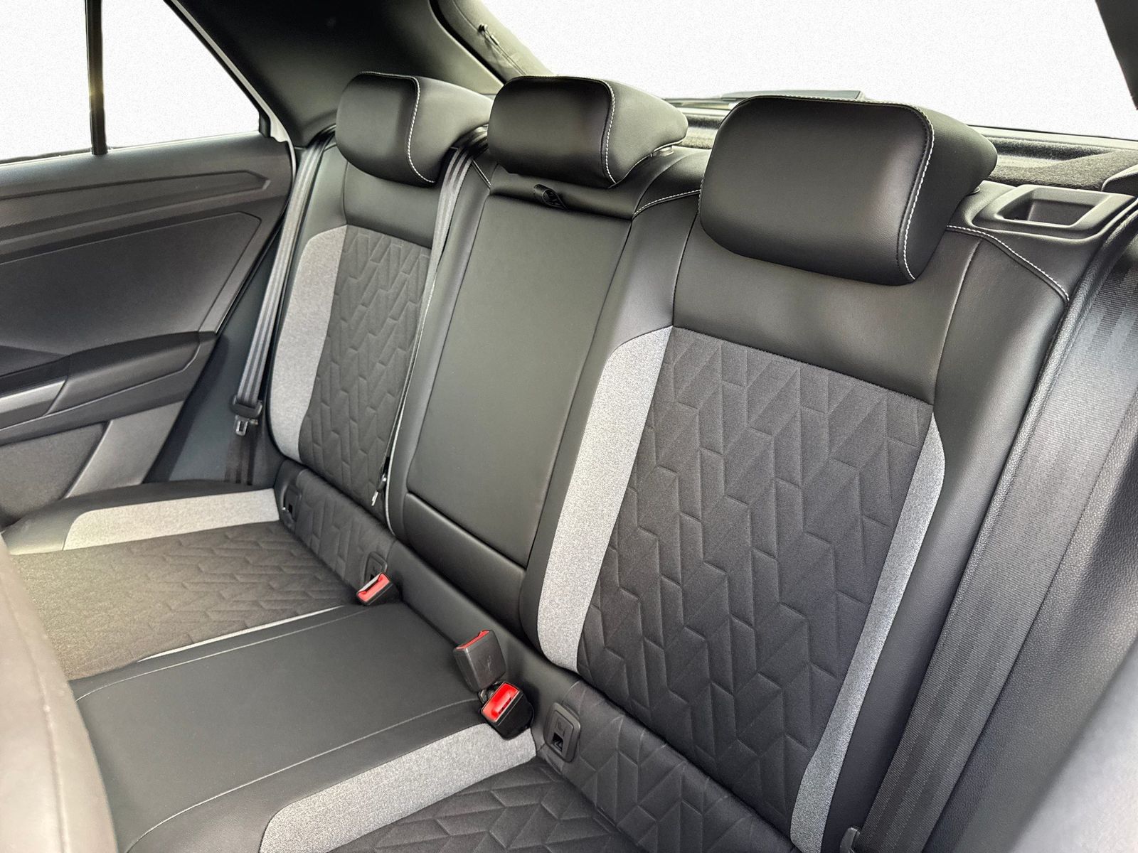 Volkswagen T-Roc - Bild 12