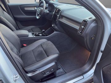 Volvo XC40 Plus Dark 2WD