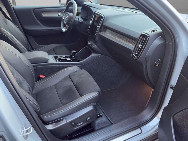 Volvo XC40 Plus Dark 2WD