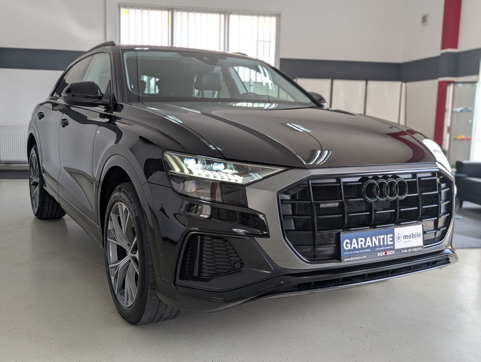 Fahrzeugabbildung Audi Q8 45 TDI Quattro S-line HD-MATRIX AHK LUFT 21"