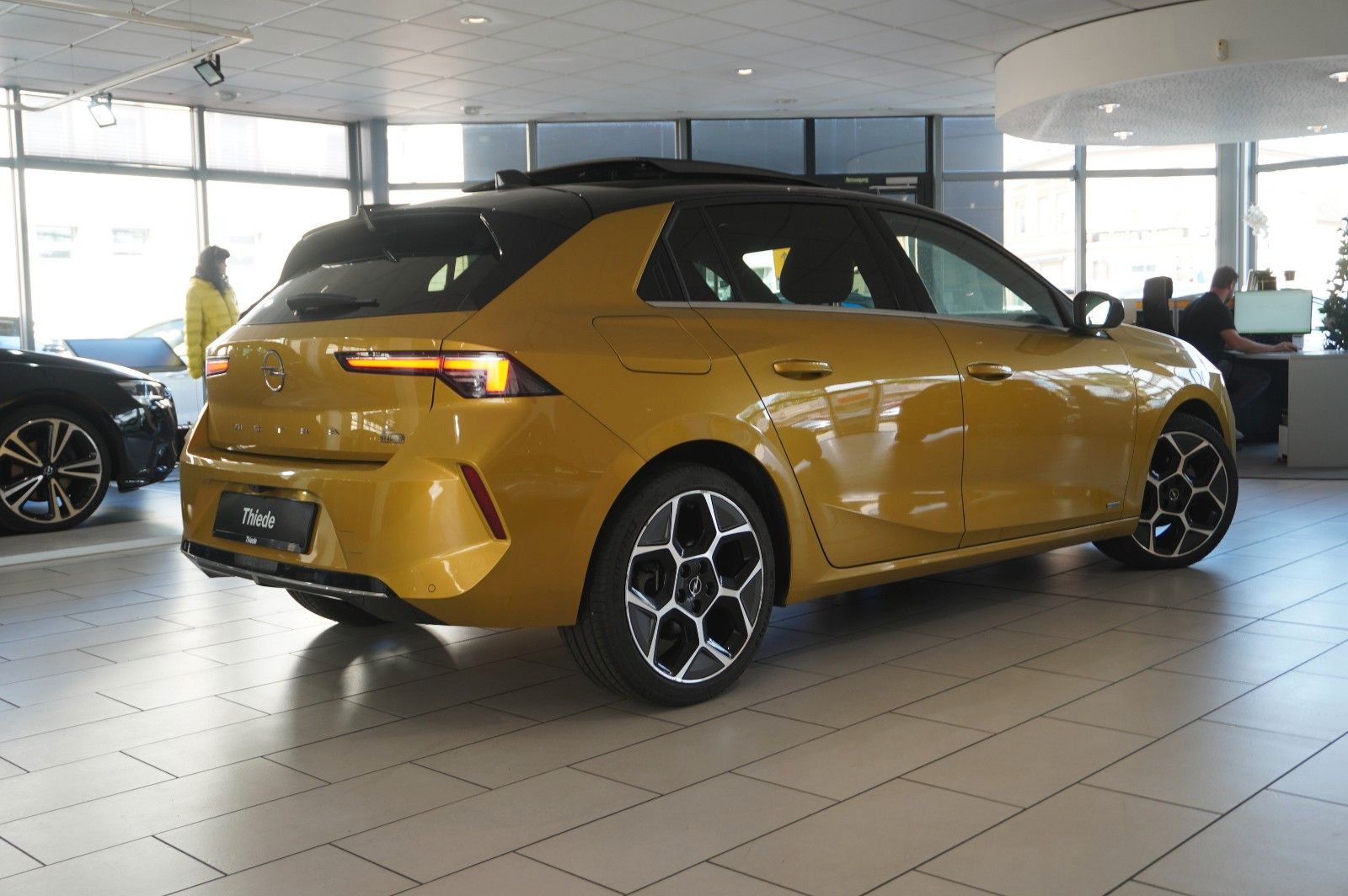 Fahrzeugabbildung Opel Astra L Lim. 1.2T ULTIMATE NAVI/LED/360°/PANO/SH