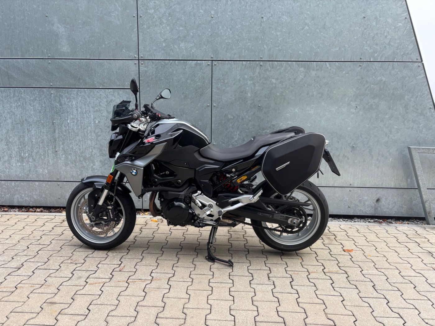 Fahrzeugabbildung BMW F 900 R 4 Pakete Seitenkoffer