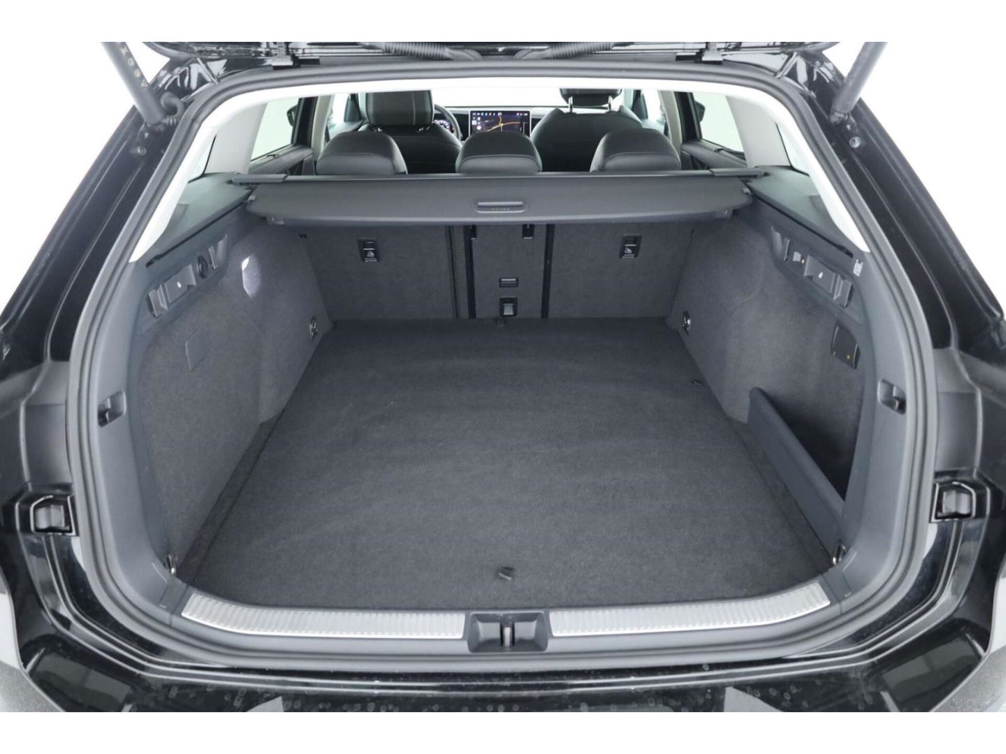 Volkswagen Passat 1.5 eHybrid Business DSG NAV/AHK/keyless foto 15