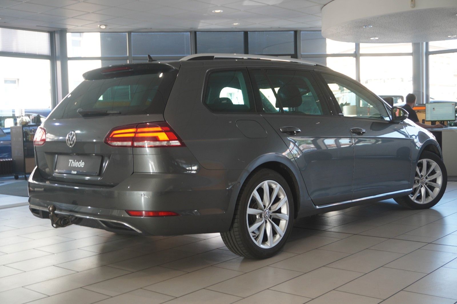 Fahrzeugabbildung Volkswagen Golf VII VAR. 1.6 TDI IQ-DRIVE NAVI/LED/ACC/AHK
