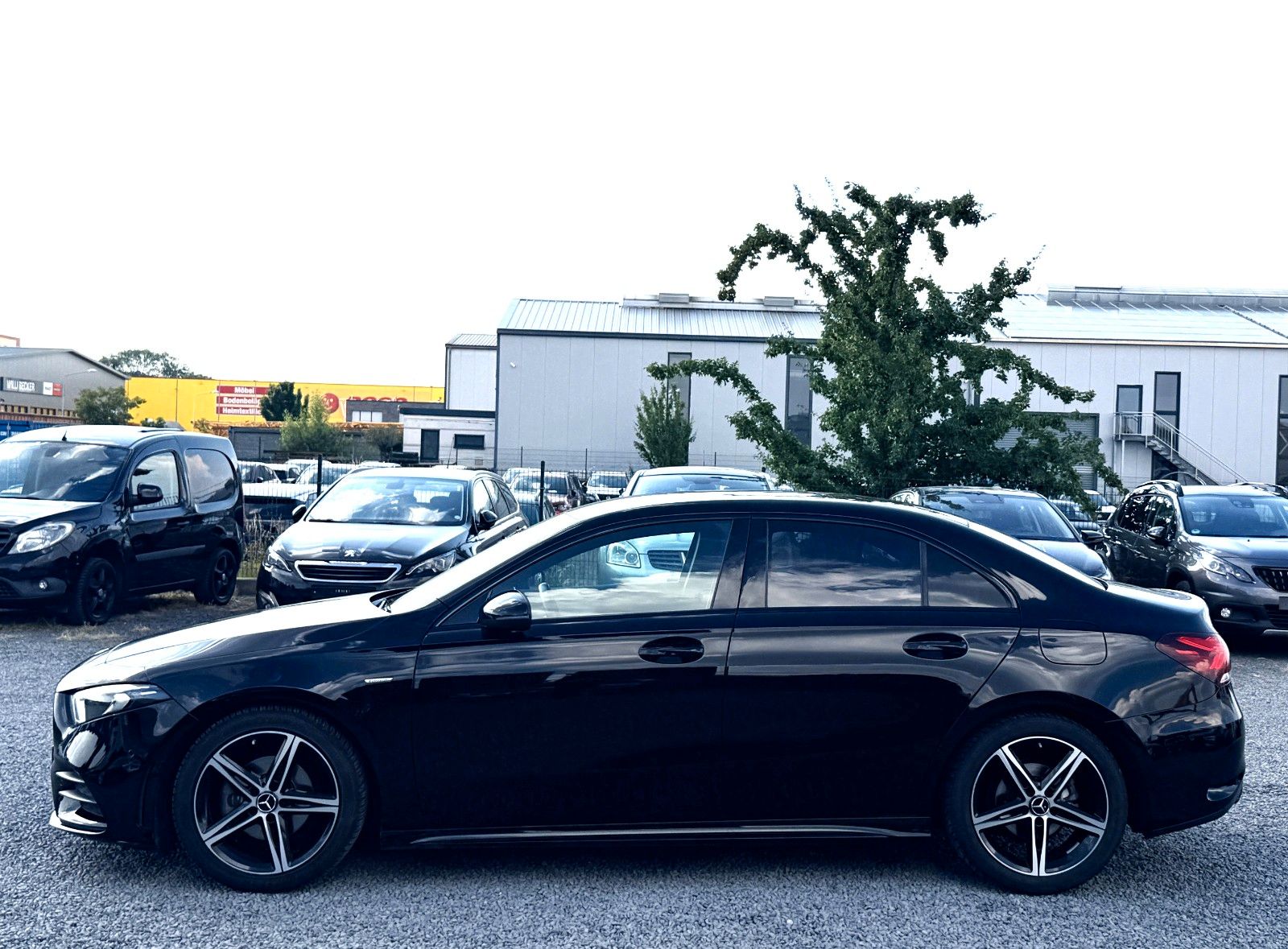 MERCEDES-BENZ A 180 AMG Line