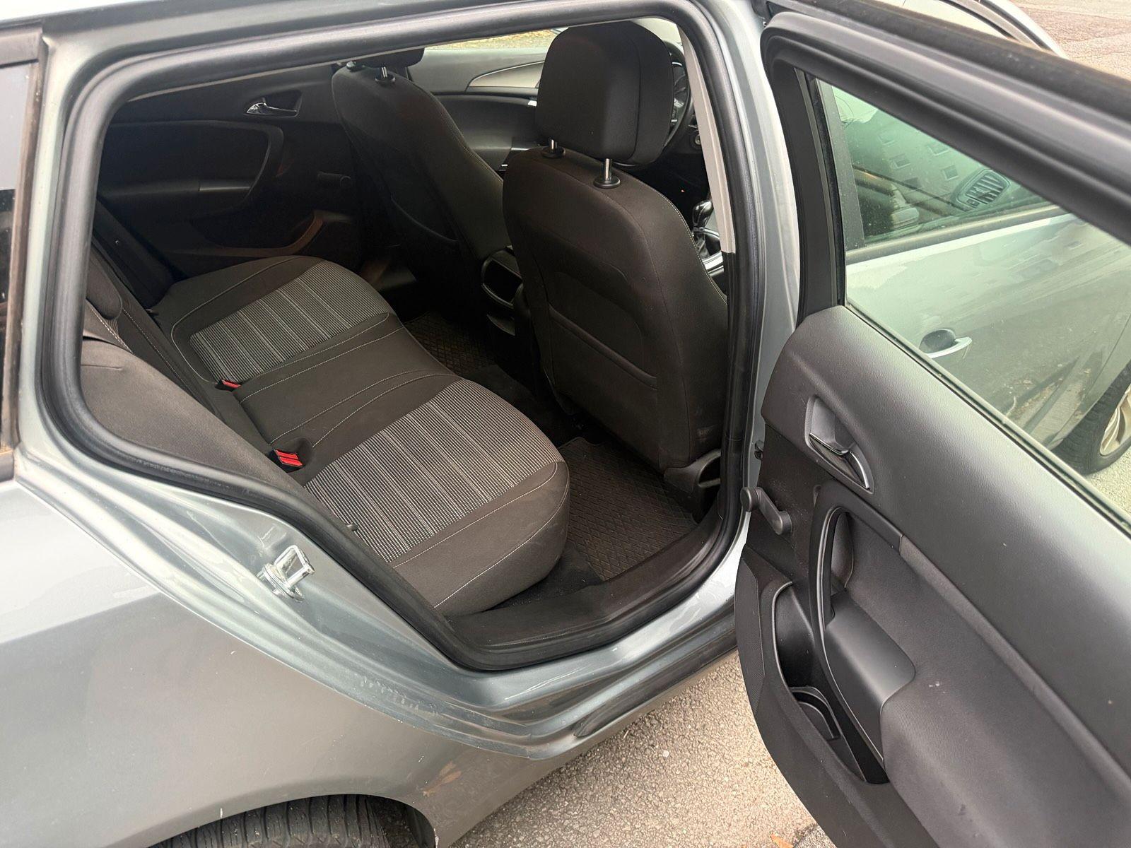 Opel Insignia 2012 — photo 11