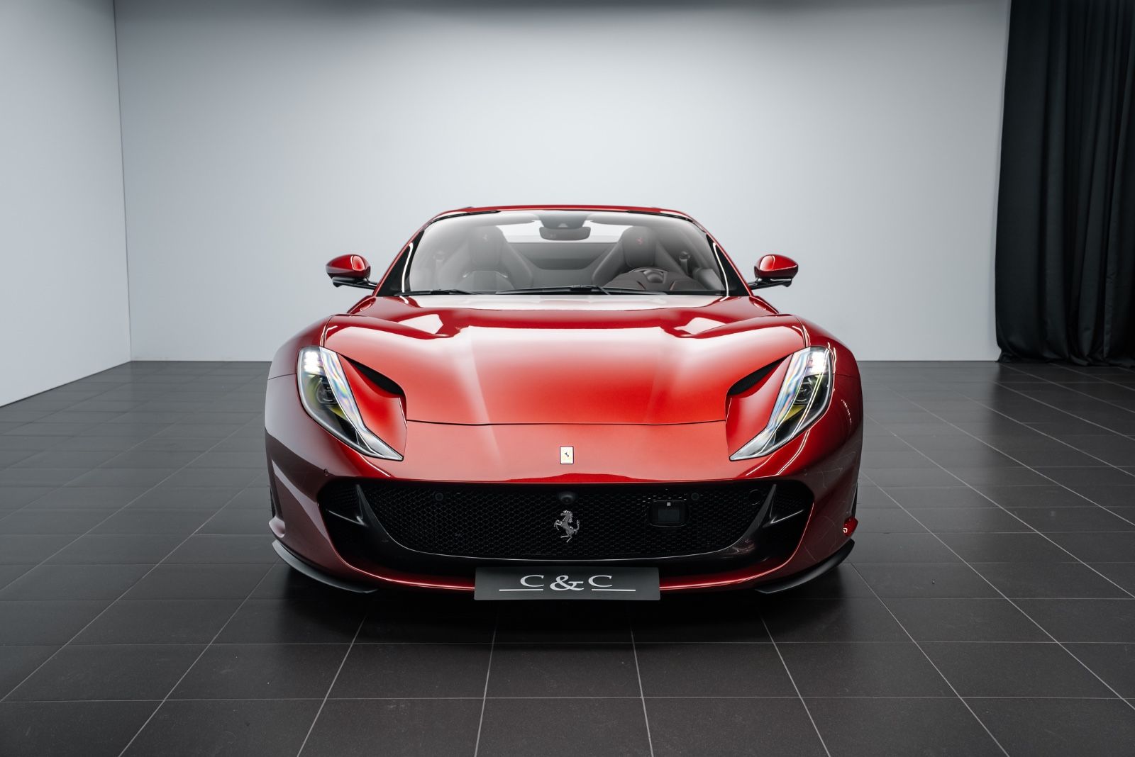 Fahrzeugabbildung Ferrari 812 GTS LIFT/SURROUND/CARBON/HISTORICAL COLOUR