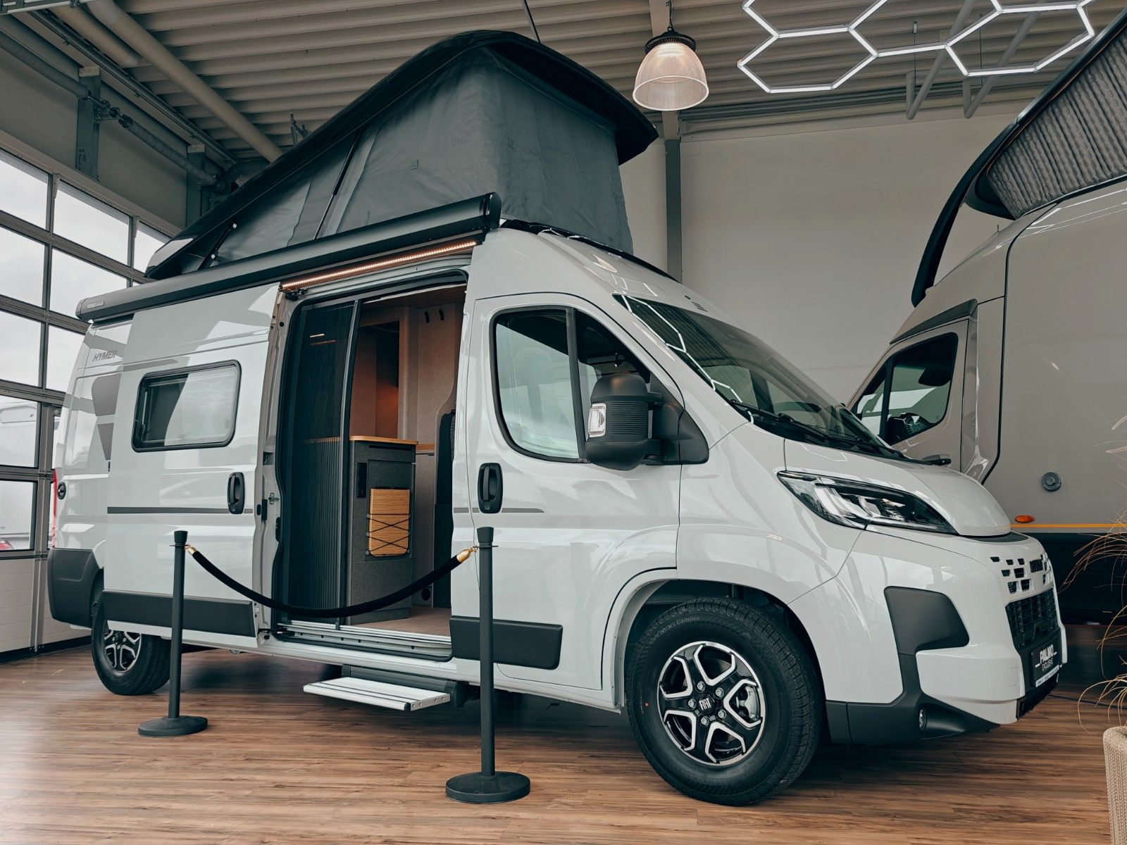 Fahrzeugabbildung HYMER / ERIBA / HYMERCAR HYMER REDWOOD 600 TRAIL 2026