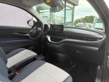 Fahrzeugabbildung Fiat 500e Icon Navi Klimaaut. DAB Mattlackierung