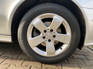 Fahrzeugabbildung Mercedes-Benz E 200 Kompressor Avantgarde*SHZ*PDC*Tempomat*