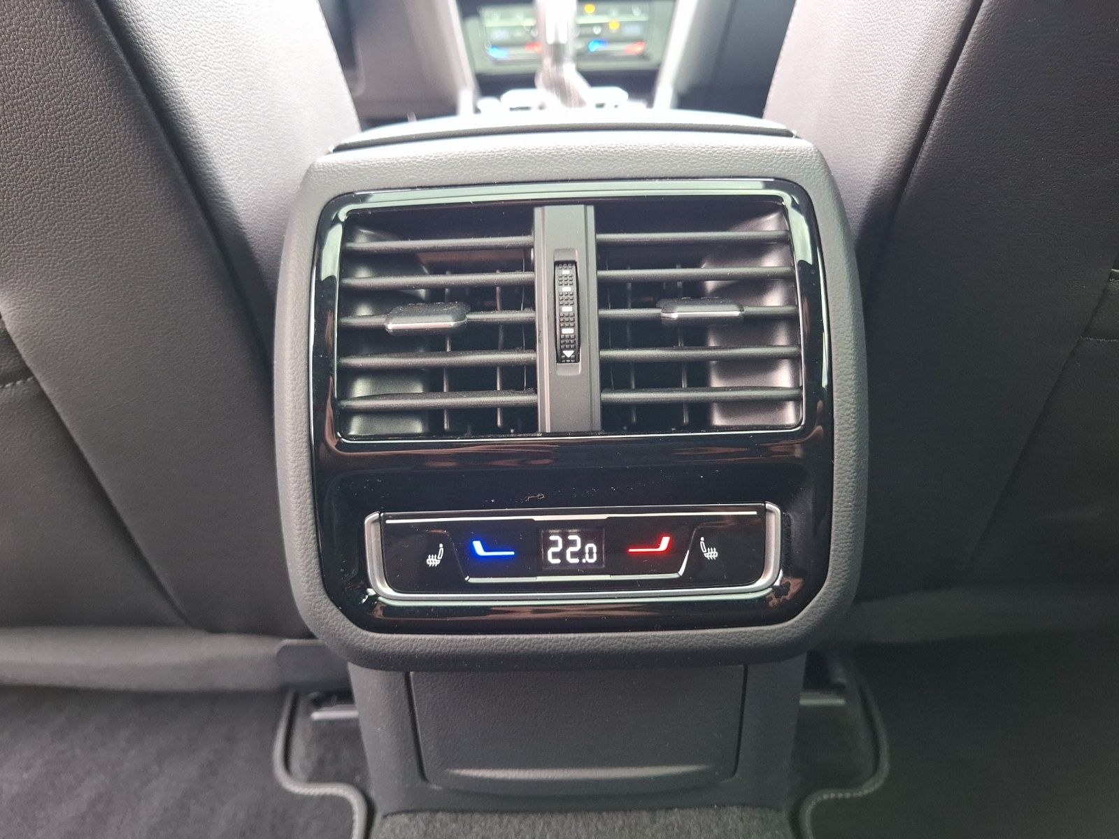 Fahrzeugabbildung Volkswagen Arteon SB TDI R-Line DSG 4M LED AHK Navi AID Pan
