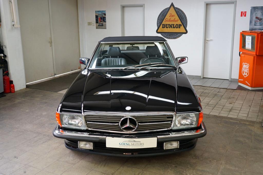 Mercedes-Benz SL 560