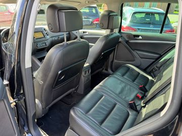 Volkswagen Tiguan - 11