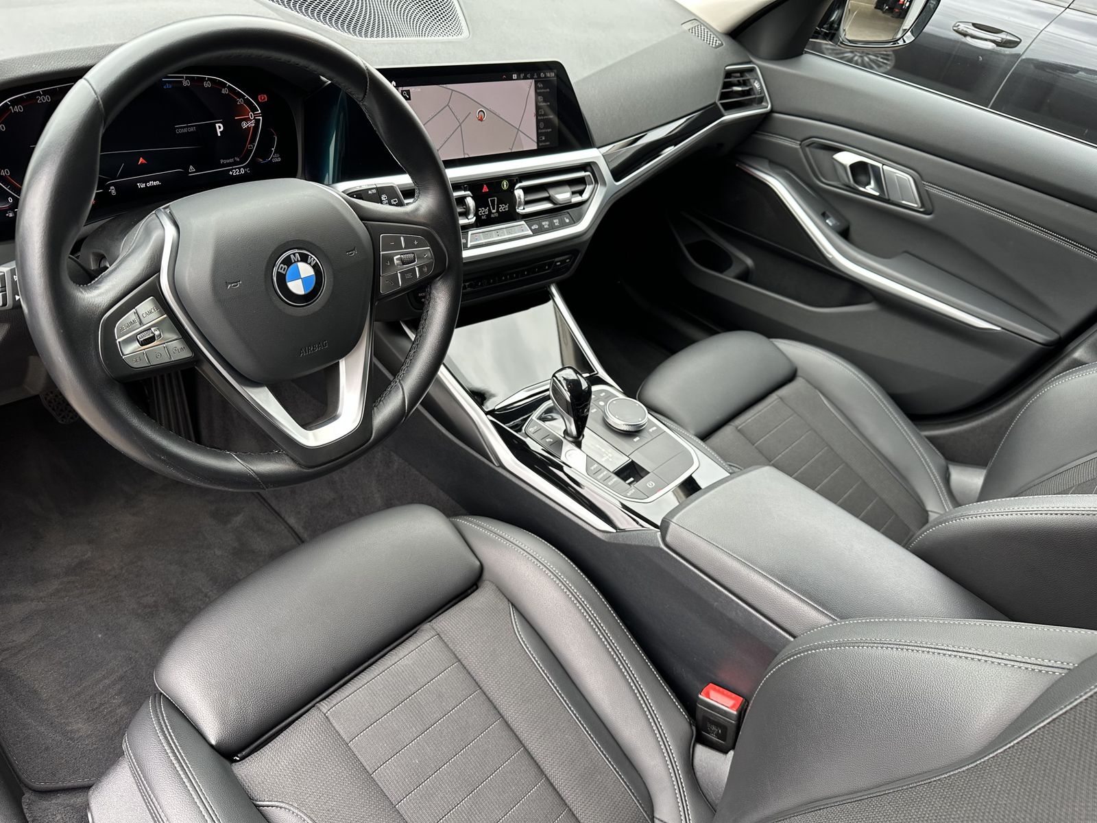 Fahrzeugabbildung BMW 320d Touring Sport-Line NAV+LED+KAMERA+17ZO+1HD