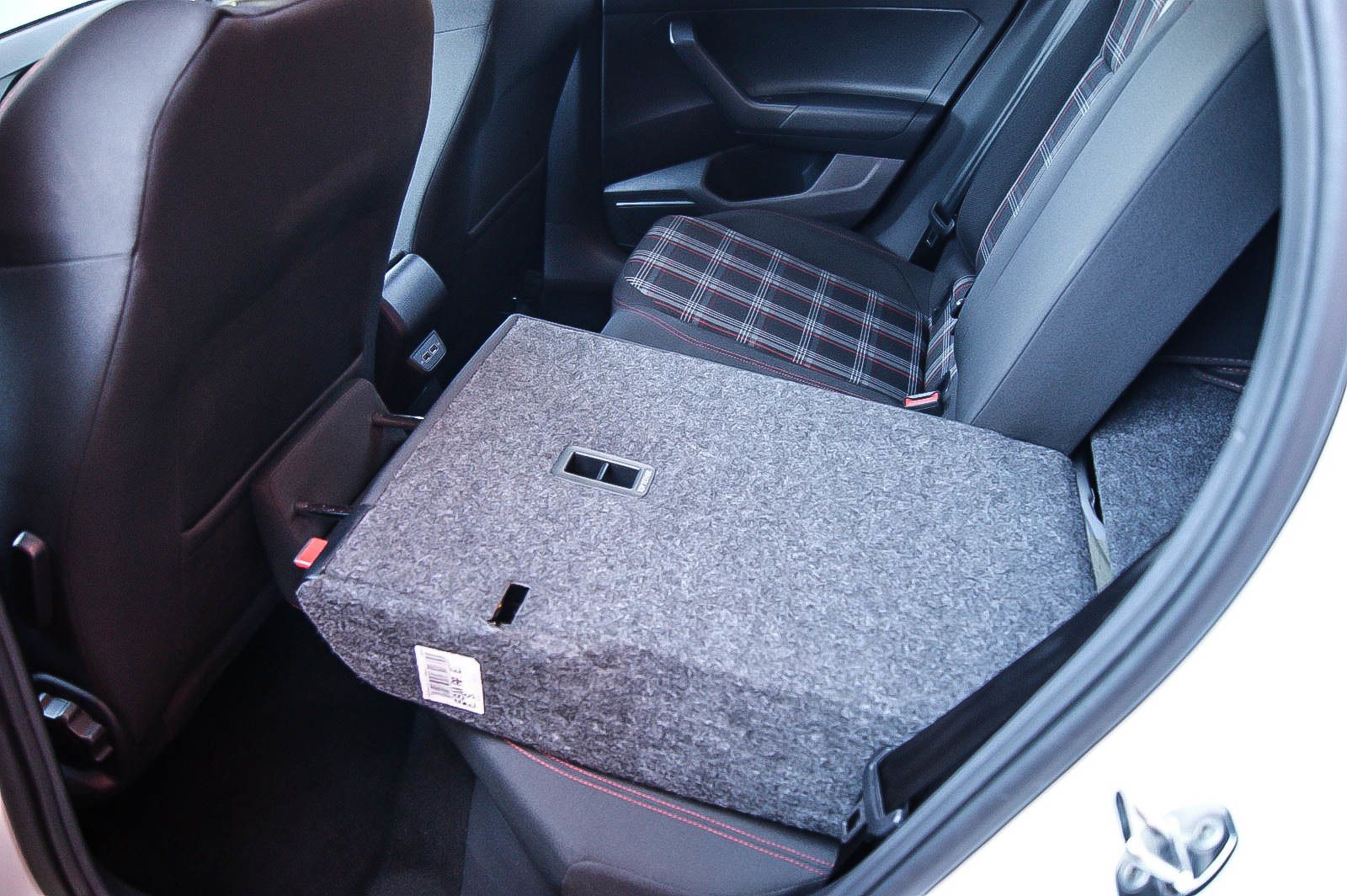 Fahrzeugabbildung Volkswagen Polo GTI 2.0 TSI DSG NAVI LED ACC SPORT 1.HAND