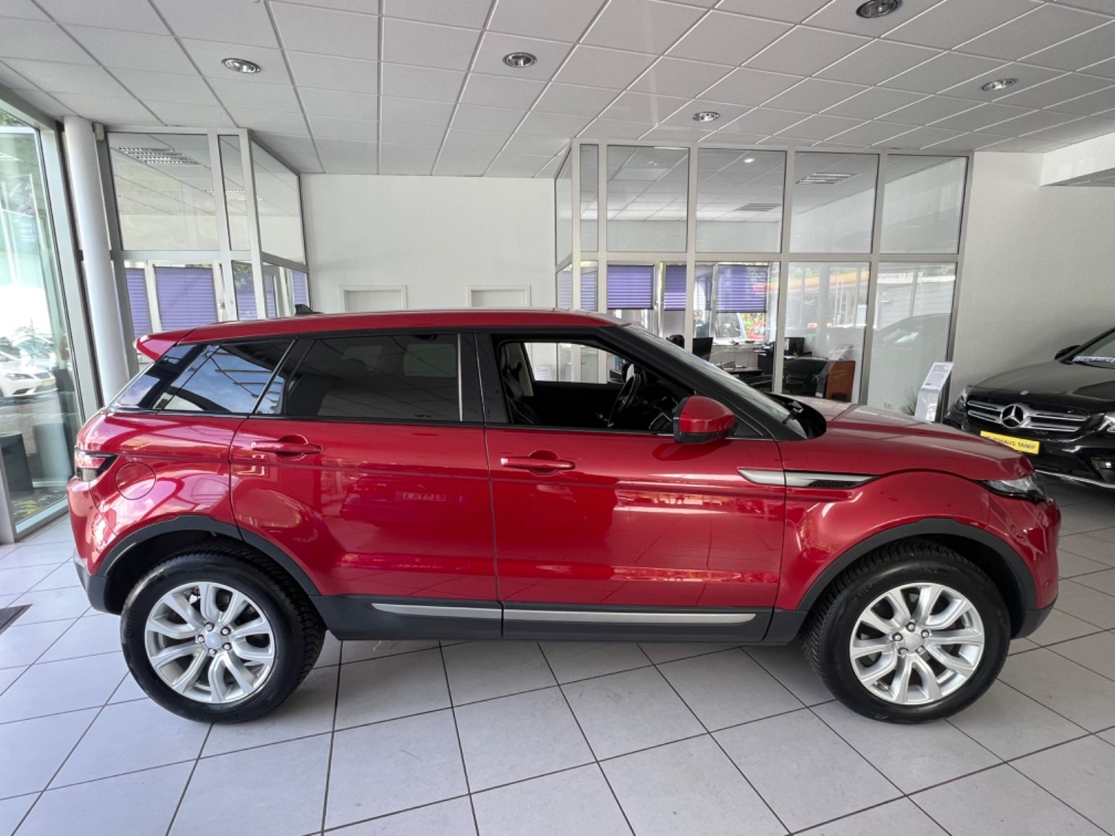 Fahrzeugabbildung Land Rover Range Rover Evoque SE