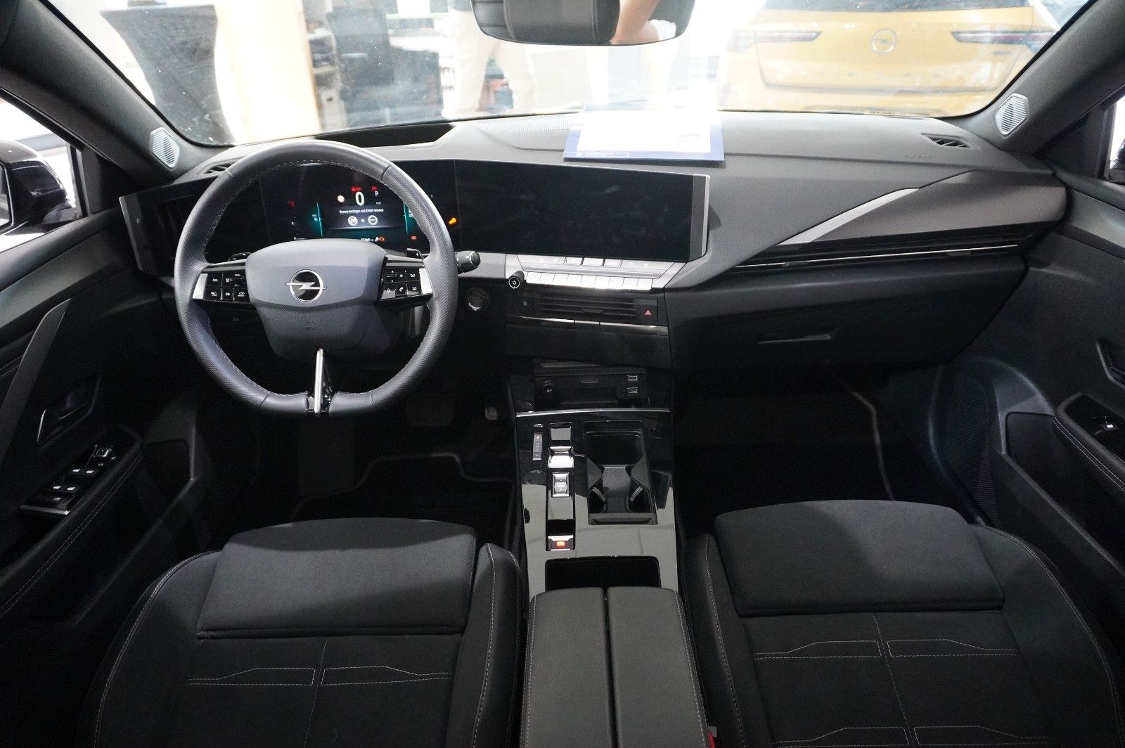 Fahrzeugabbildung Opel Astra L ST 1.2T GS SPORT NAVI/LED/360°/PANO./HUD