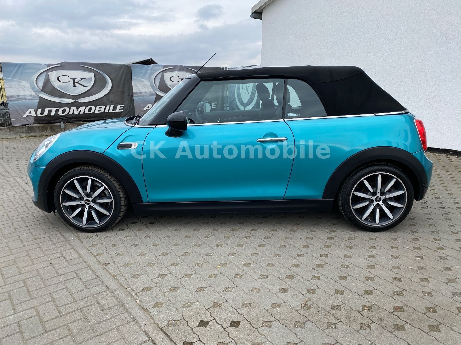 Fahrzeugabbildung MINI Cooper Cabrio  Chili/Leder/LED/PDC/Tempomat