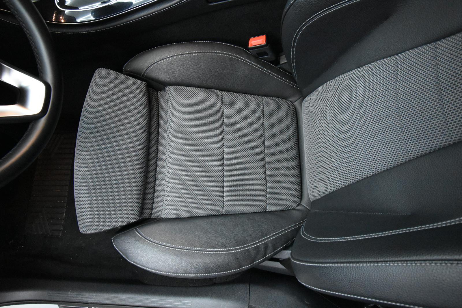 Mercedes-Benz E 220  SHZ AHK RFK LED Ambiente.