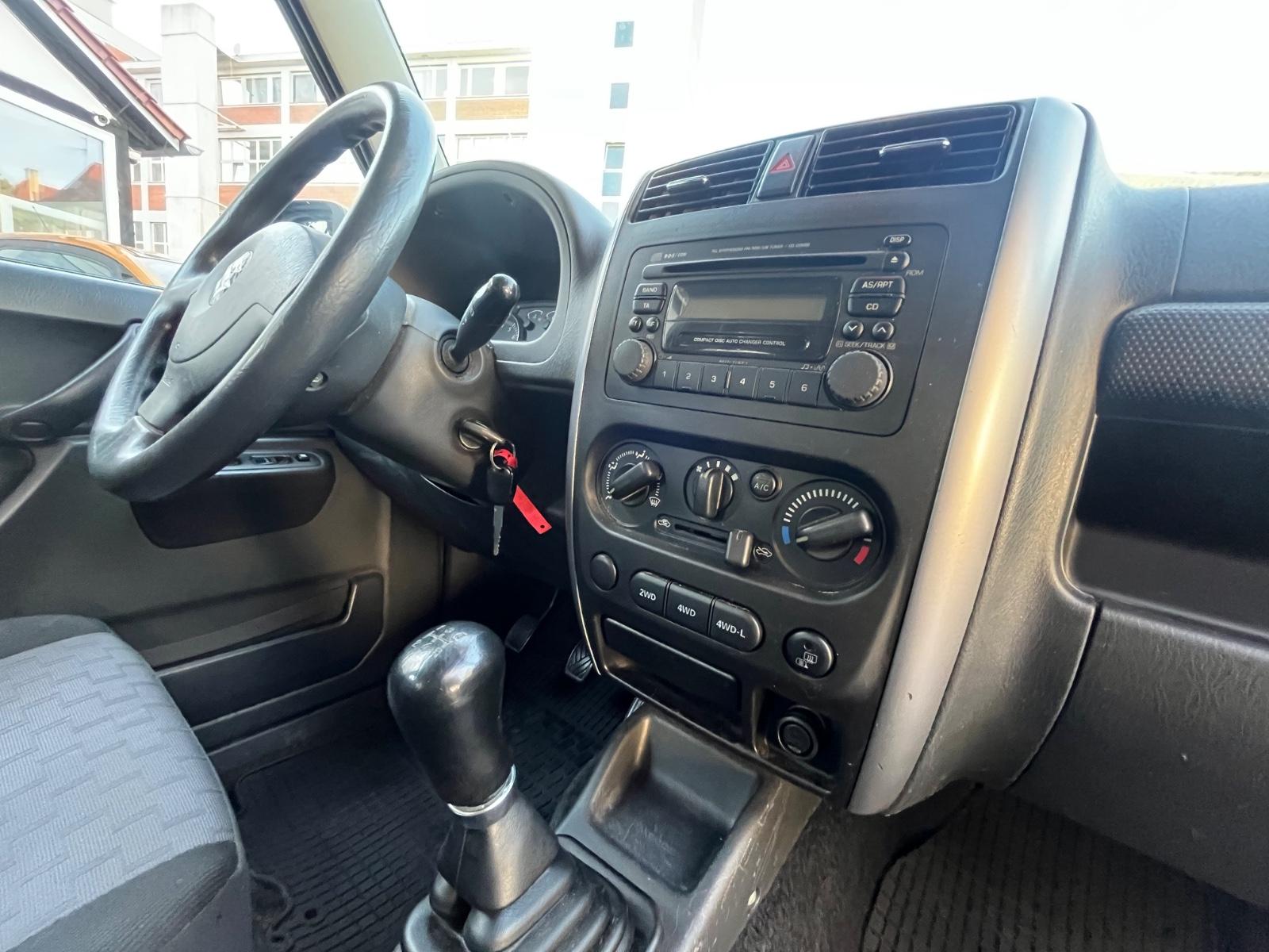 Suzuki Jimny 1.3 VVT 86 ch 4x4 Club • Réducteur • Clim • Attelage • Sièges chauffants - Pack Hiver