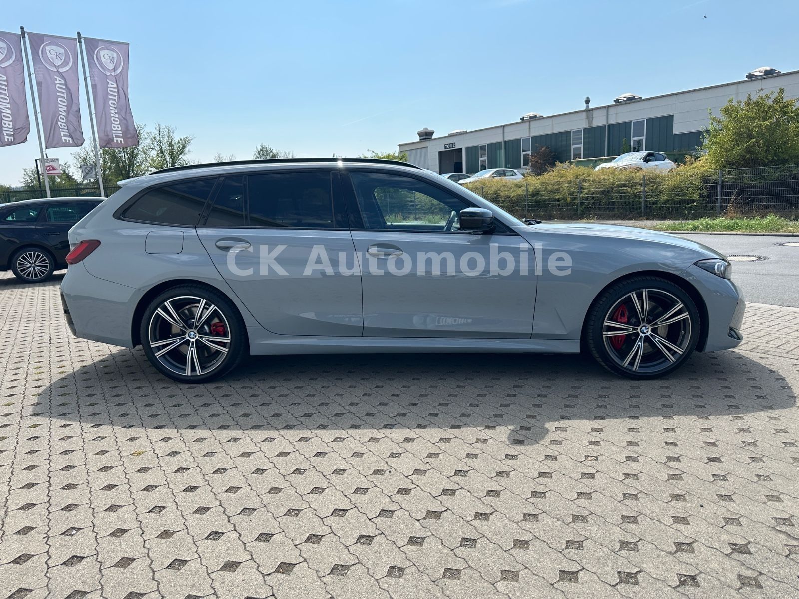 Fahrzeugabbildung BMW 320d xDrive M-Sport/Widescreen/Navi/Pano/LED/AHK