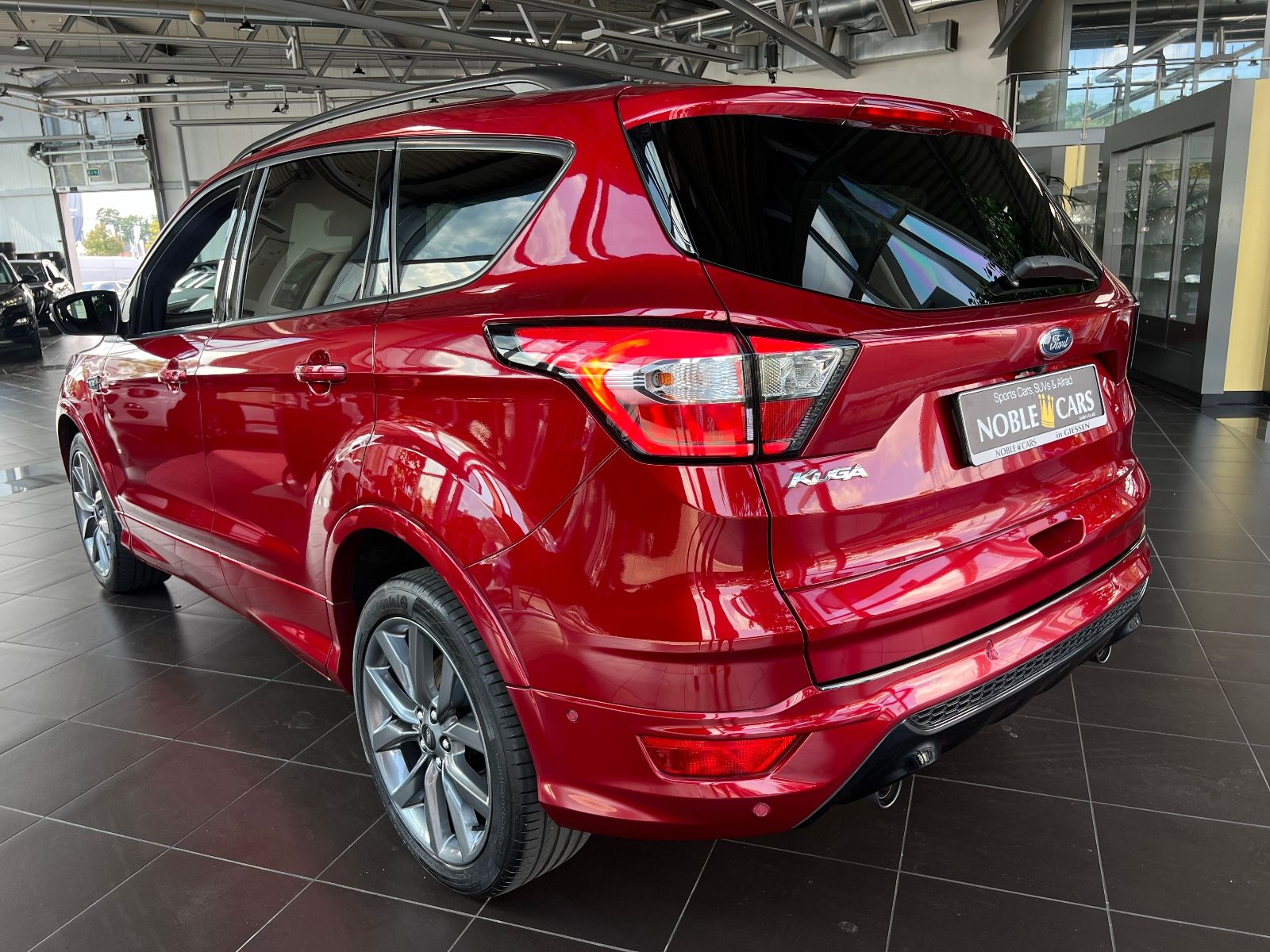 Fahrzeugabbildung Ford Kuga ST-Line PANO SONY RFK ACC