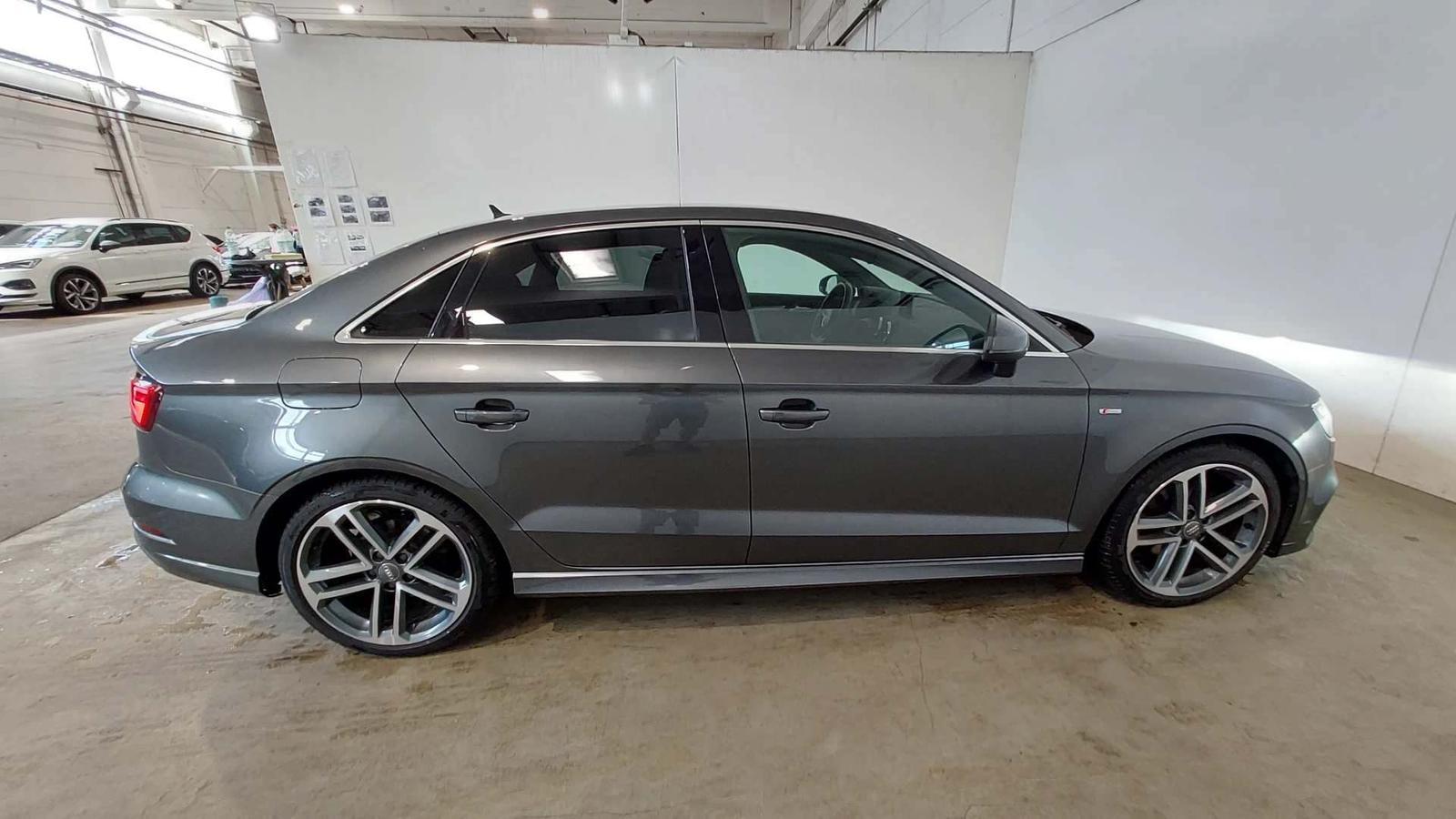 Audi A3 LIMOUSINE 35TFSi 2x S LINE 18Z/LED/ACC/NAVI