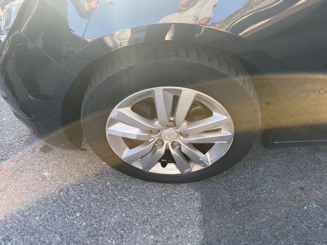 Peugeot 308 2015 — photo 10