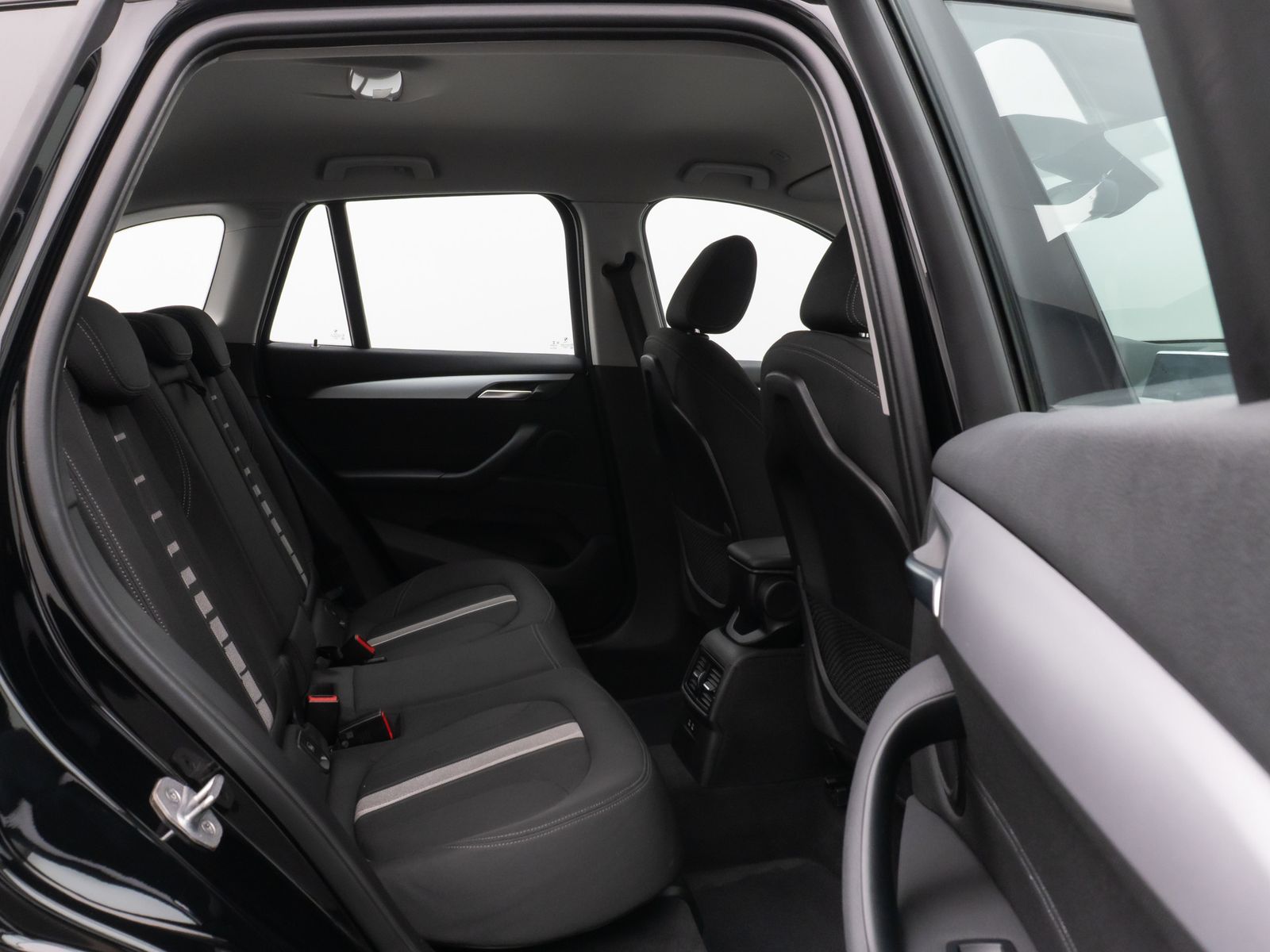Fahrzeugabbildung BMW X1 sD18i Parkassistent DAB Sportsitz LED 18Zoll