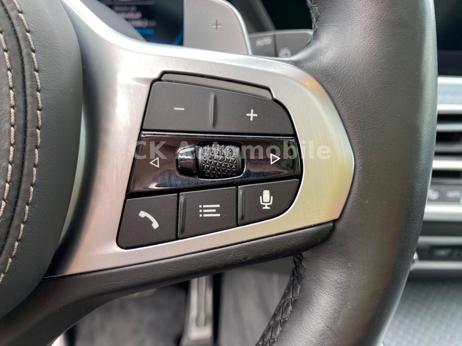Fahrzeugabbildung BMW X5 xDrive45e M-Sport/Laser/Pano/Head-Up/360°/AHK