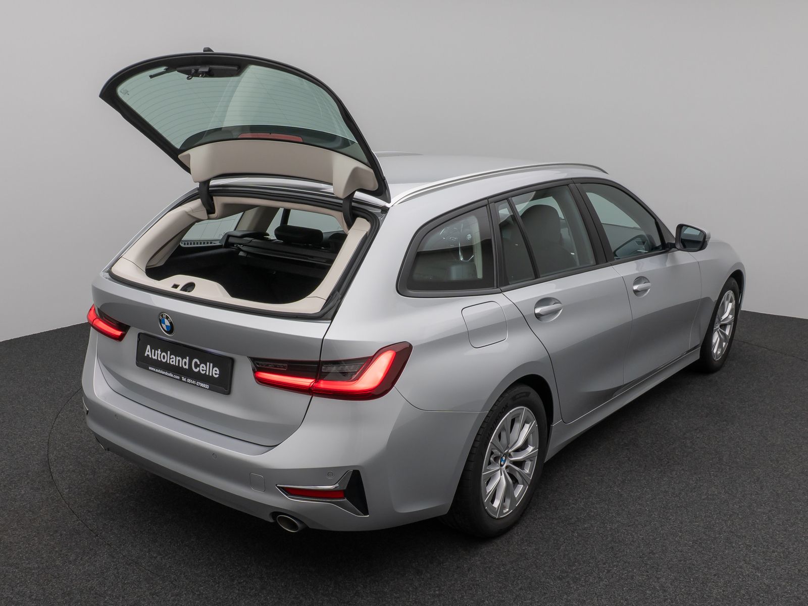 Fahrzeugabbildung BMW 318d DAB Leder PDC Geschwindigkeitsreg Sport LED