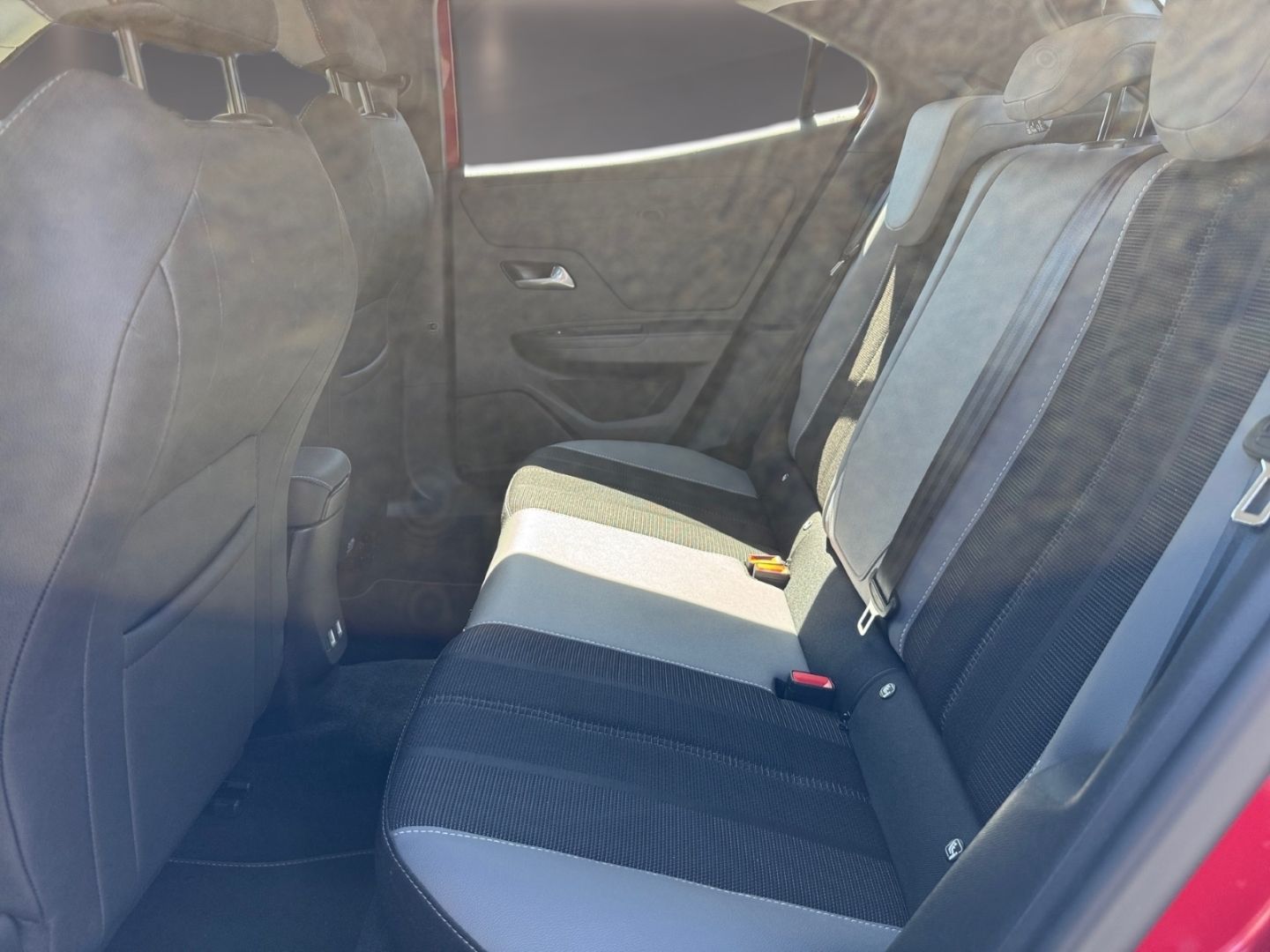 Fahrzeugabbildung Opel Mokka e Elegance Digitales Cockpit LED Apple Car