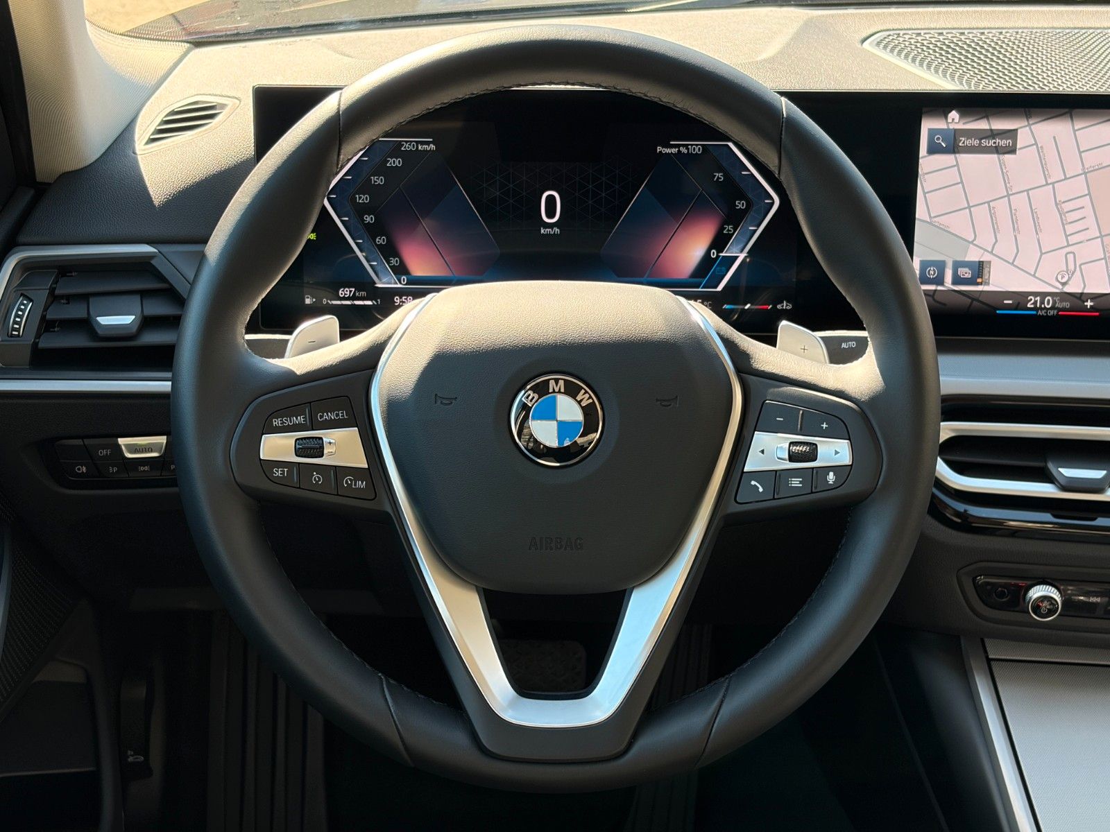 Fahrzeugabbildung BMW 318i Limo Autom. SHZ LED LKA TEMP CarPlay Navi
