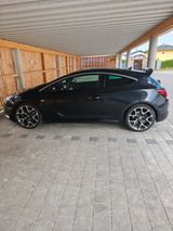 Opel Astra J GTC OPC 280 Ps  - Opel Astra: Sportfahrwerk