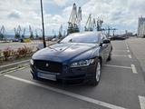 Jaguar XE 25t Prestige Automatic - Jaguar XE Prestige mit Benzin-Antrieb