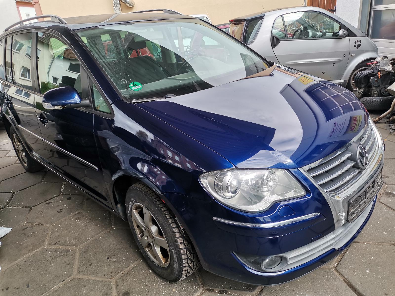 Volkswagen Touran Highline  AHK.