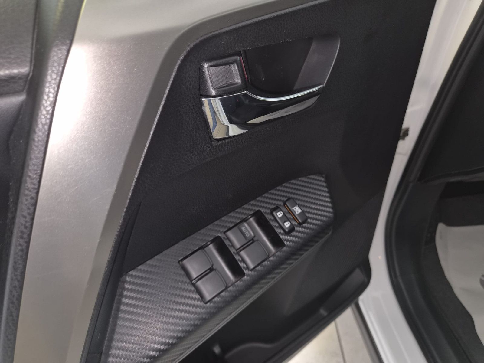 Fahrzeugabbildung Toyota RAV 4 2,0-l-VVT-i Comfort Auto 4x4