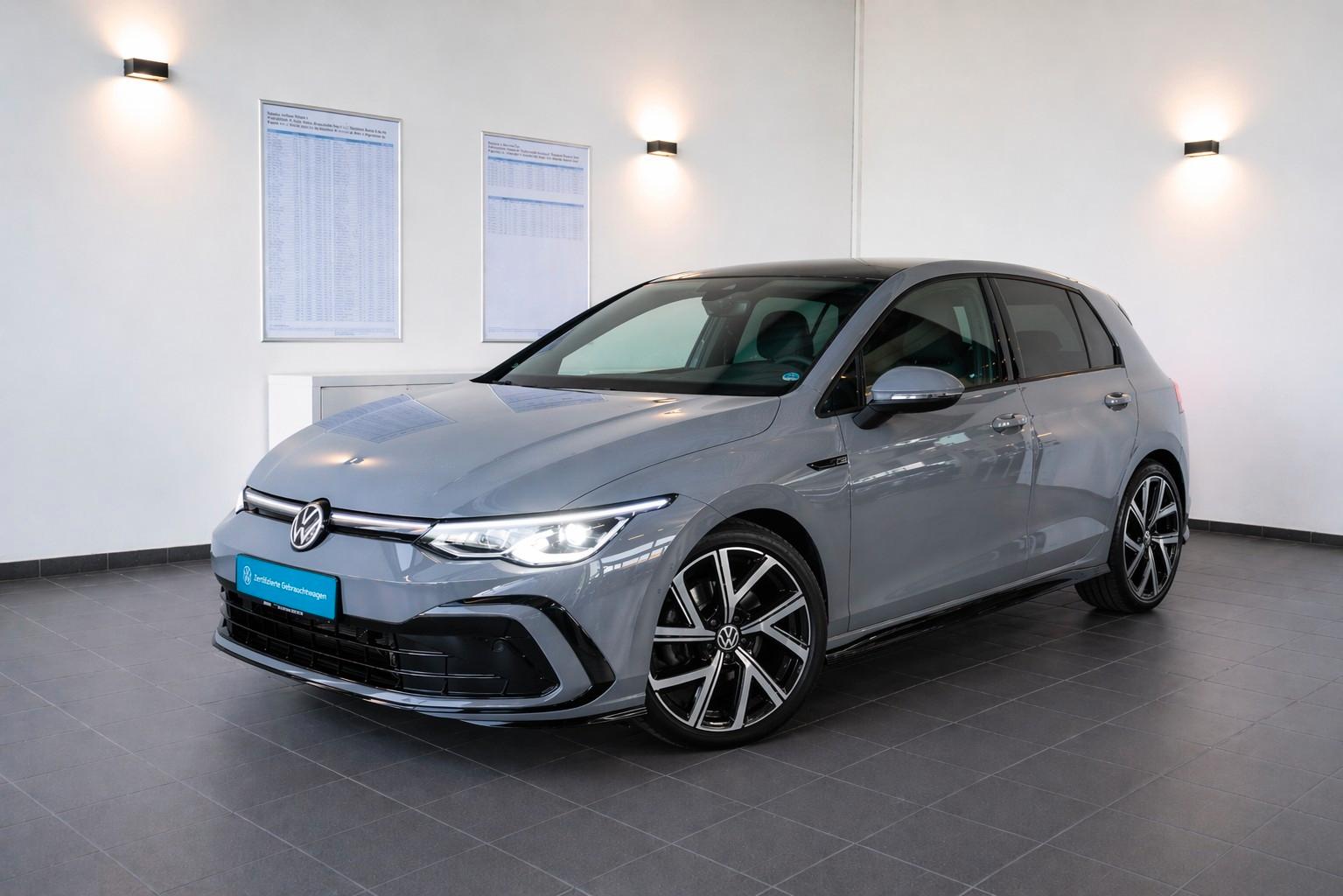 Volkswagen Golf VIII 1.5 eTSI R-Line DSG|Navi|Panorama|SHZ