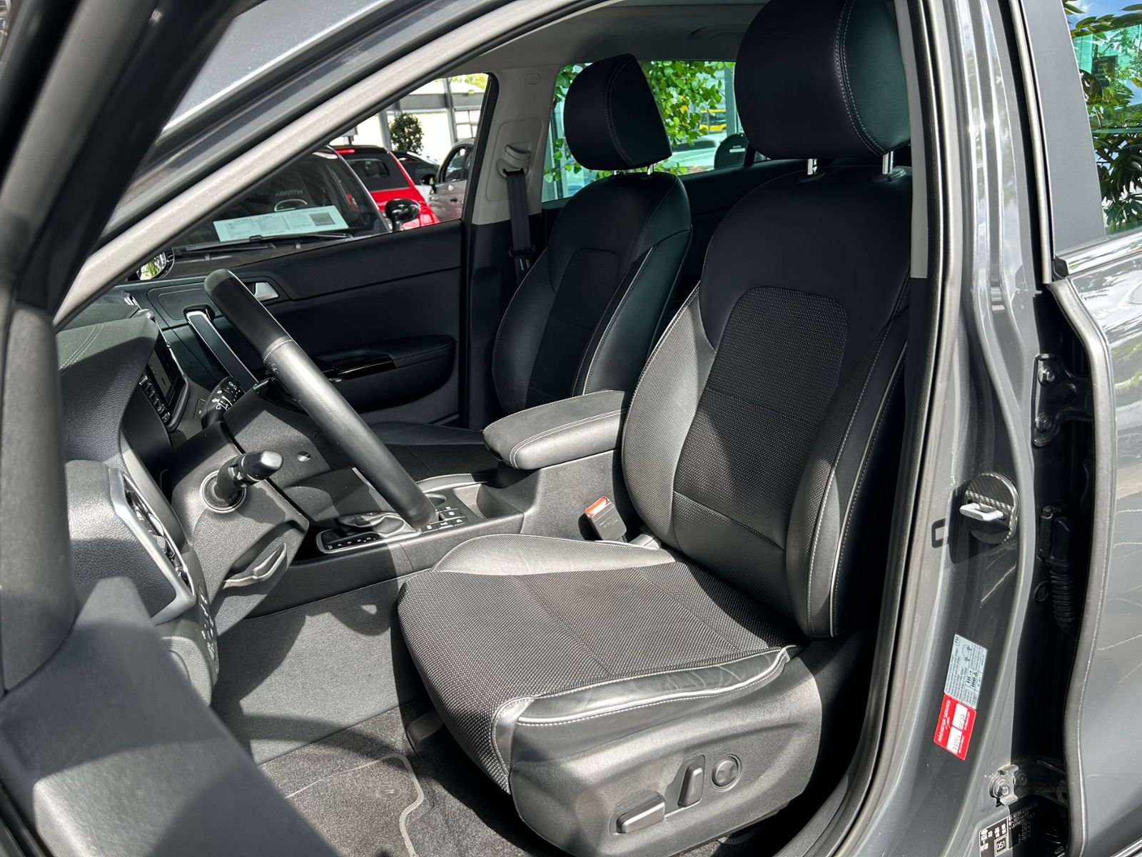 Fahrzeugabbildung Kia Sportage Platinum Edition 4WD PANO LEDER 19"
