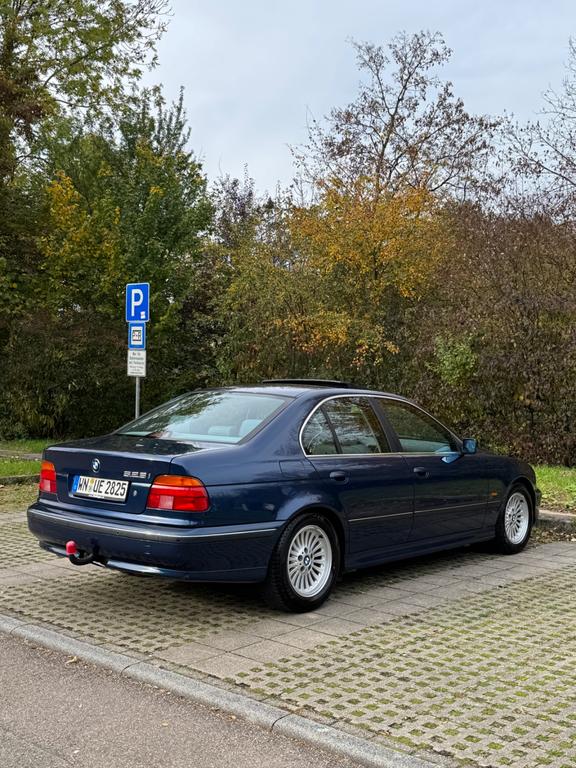 BMW 528